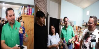 Sorprenden al alcalde con figura artesanal