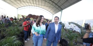 Inaugura alcalde Granja Interactiva DIF con 25 dinosaurios