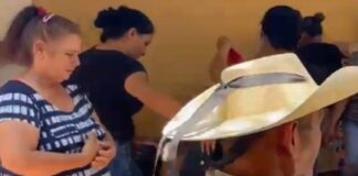 Familias dejan sus casas por ola de violencia en Apatzingán, Michoacán