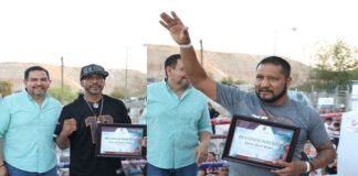 Reconoce presidente a boxeadores Kirino y a La Sombra