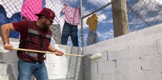 ’Rescatan’ vecinos su calle y cancha deportiva