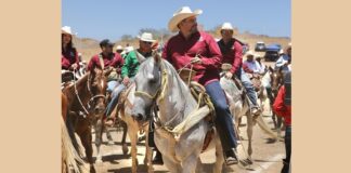 Acude alcalde al final de la Cabalgata Villista; 8 jinetes recorrieron a cuaco los 600 km