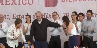 Tundieron a la alcaldesa de Tecámac por besar la mano de AMLO: “Como si fuera un gran feudal”