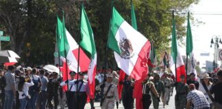 Disfrutan miles el Desfile por aniversario de la Independencia de México