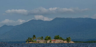 Se despiden de su isla en el Caribe antes de que se la trague el mar