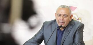 CAE EL PRIMERO DEL GABINETAZO RUMBO AL CIERRE