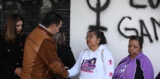 Coloca Pérez Cuéllar ofrenda floral en memoria de las víctimas del Campo Algodonero