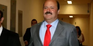 DESENTUERTOS: SE LE SUELTA BOZAL A DUARTE Y LE HACEN CALZÓN CHINO