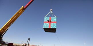 Sube locutor Román Vásquez a torre de Soriana; emula a Juan Tenorio