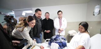 Alcalde da la bienvenida al primer ciudadano juarense del 2024