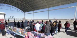 Entrega Presidente Pérez Cuéllar miles de juguetes a niños de Riberas del Bravo