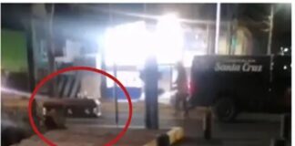 Ataúd cae de carroza fúnebre en plena avenida