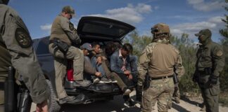 Biden demanda a Texas por ley cazamigrantes