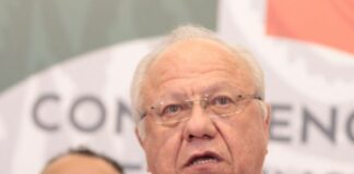 DESENTUERTOS: USAN FUNERAL DE TETO DE PASARELA POLÍTICA