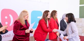 Entrega DIF Municipal reconocimientos a prestadores del servicio social