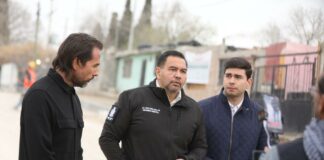 Supervisa alcalde trabajos en la calle Batalla del Paredón