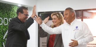 DESENTUERTOS: LLEGA TARDE MARU A EVENTO Y ACARREADOS SE MOLESTAN