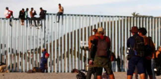 Migrantes en México lamentan nueva Ley SB4 de Texas para detenerlos