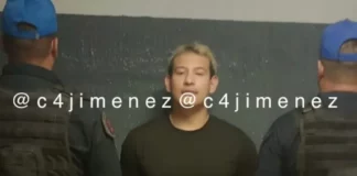 Video: Motociclista es agredido en marcha del 8M; se defiende y termina detenido