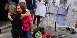 Xóchitl Gálvez visita el barrio bravo de Tepito; la reciben al grito de ‘¡presidenta, presidenta…!’