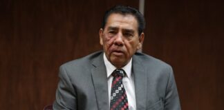 Felicita alcalde y reconoce labor de docentes