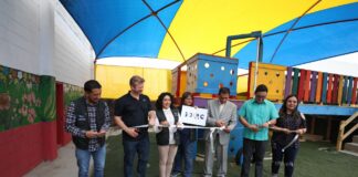 Recibe albergue Enrique “Kiki” Romero donación para área de juegos infantiles