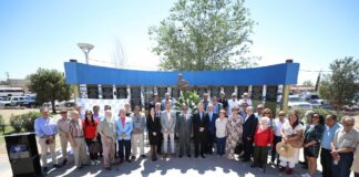 Develan placas en honor a periodistas fallecidos