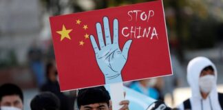 China acosa y espía a jóvenes que estudian en el extranjero; testimonios de víctimas