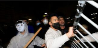 Videos: Campamento pro-palestino en la UCLA es atacado por pro-israelíes