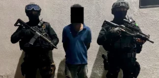 Detienen a hombre por lanzar ponchallantas en la carretera