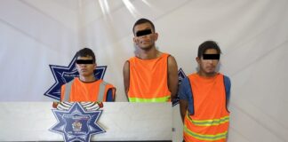 Detienen a tres presuntos asaltantes en posesión arma de fuego y vehículos robados