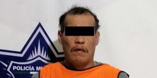 Graba a mujer con teléfono en bar y lo denuncia por acoso sexual