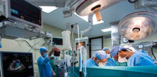 Médico chino realiza cirugía remota a 8 mil km de su paciente