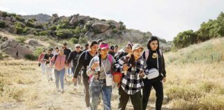 Migrantes desafían cierre de la frontera de EU