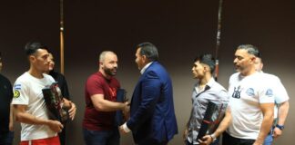 Visitan boxeadores al Presidente Pérez Cuéllar