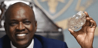 Mina de Botsuana descubre el segundo diamante más grande del mundo