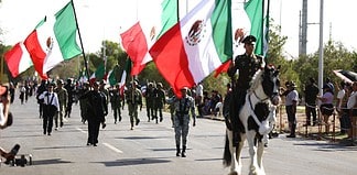Disfrutan juarenses Desfile Cívico- Militar por 214 aniversario de Independencia de México