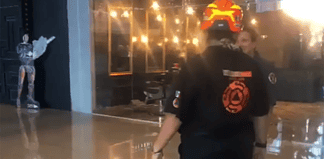 Fuerte lluvia vence techo de cristal en plaza comercial; hay cinco heridos