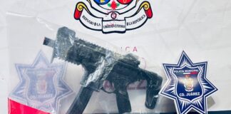 Adolescente enfurece de celos y saca arma larga de juguete contra rival