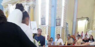 Vestida de novia llega al funeral de su prometido para darle el último adiós