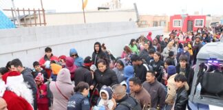 Reparten policías más de 5 mil 200 regalos por el día de Reyes