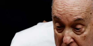 Francisco padece neumonía en los dos pulmones; cancela actividades