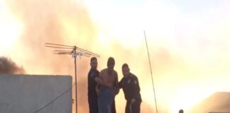 Por poco se chamusca hombre de 60 años; policías lo rescatan de entre las llamas