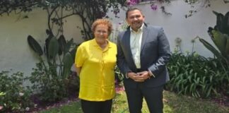DESENTUERTOS: SE REÚNE CRUZ CON BERTHA LUJAN, LA MAMÁ DE LOS POLLITOS