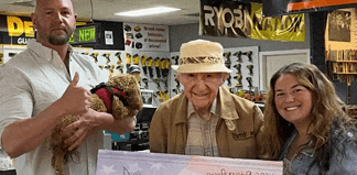 “Me devolvieron la fe”: Le donan miles de dólares a veterano que empeñaba las joyas de su esposa