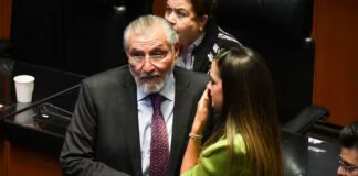 DESENTUERTOS: SE HUNDE MÁS LA PAREJITA