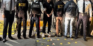 Entrega FGE en el puente Lerdo a fugitivo acusado de homicidio en Texas