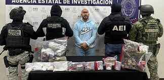 Detiene AEI a sujeto con droga, vapes y cartuchos durante cateo en la colonia Lucio Cabañas