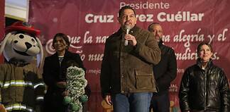 Enciende Alcalde luces y árbol navideño en el Parque Borunda