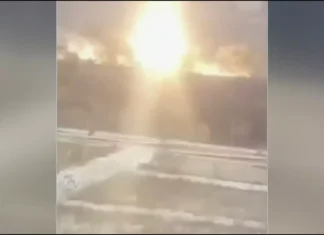 Difunden Video Donde el CJNG Estalla Un Coche Bomba Durante Bloqueos por la Muerte de “El Mencho”